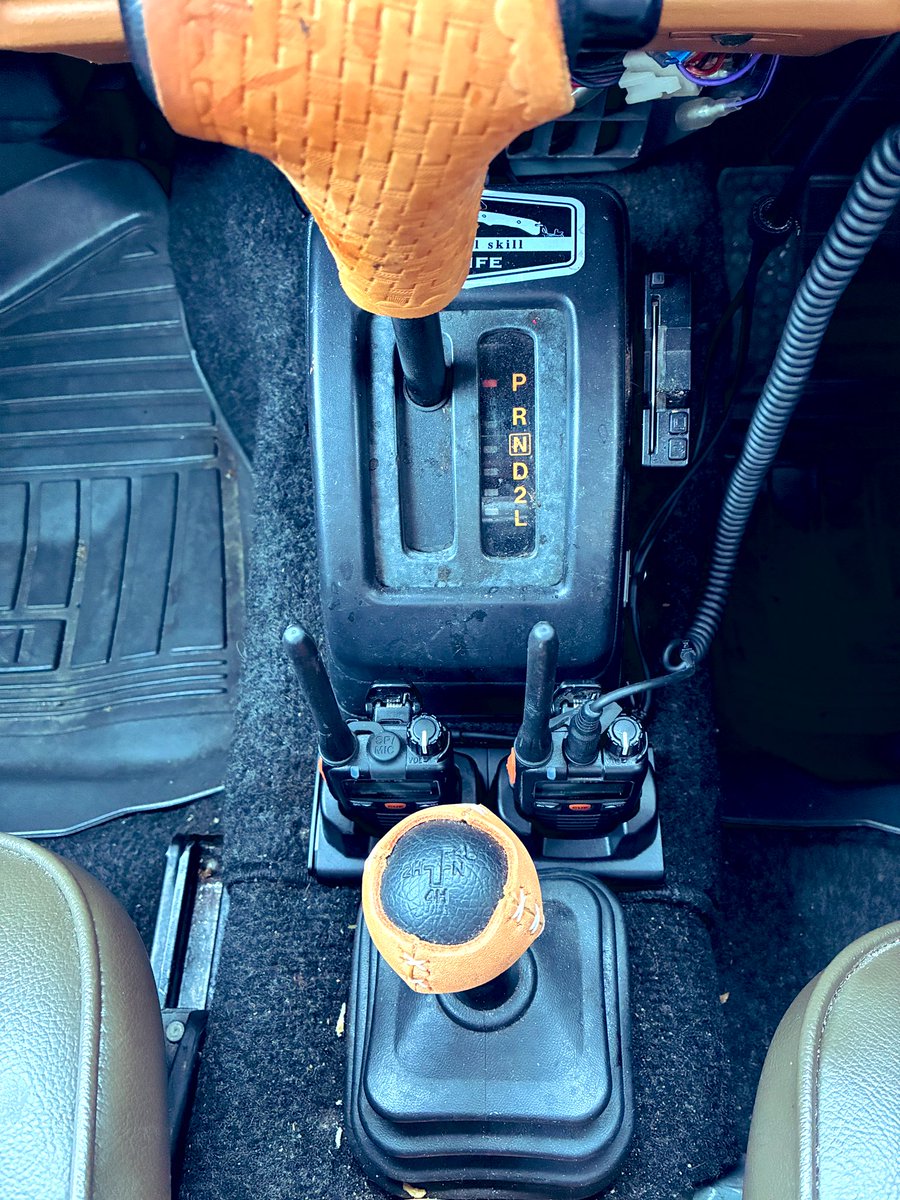 lonmomi1981's tweet photo. ジムニーでグループ走行時に使用のトランシーバーはここに配置しました。
充電器ごと車載で電池切れの心配無し🚙=3 https://t.co/AjQMbPpYBC