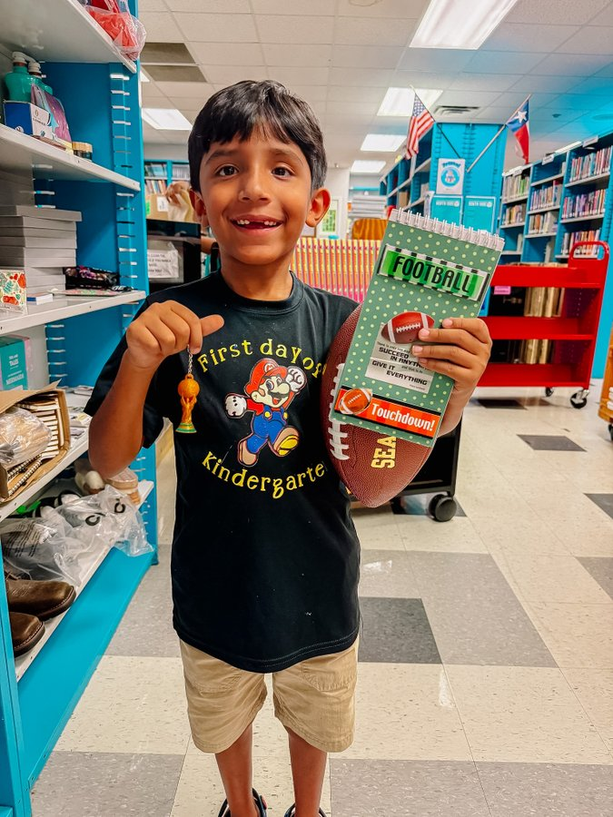 IrvingISD's tweet photo. 📚 Happy #InternationalLiteracyDay! Our students have already surpassed their summer reading goal by 6,000+ minutes! 👏

Read ALittle or ReadALotl (like an axolotl), Just Read! 📖 Help us reach our 10 million-minute goal by making time to read together.

#IrvingISD #ExcellenceInAction