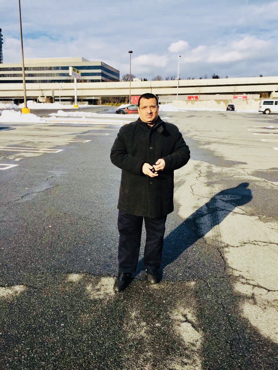 Qabdullahhumair's tweet photo. كل الأصوات غابت... وأنتي صوتك بقي
صوتك اللي على صمت الطريق أكتبه

أسأل الساعة الولهى .. متى نلتقي؟
وأسهل الوقت بغيابك .. يصير أصعبه

للسعاده سعيد ..  وللشقاوه شقي
واختصرت التجارب معك .. في تجربه

لو سألتك سؤالي... واضح ومنطقي
حبك يعيش فيني ..  أو أنا اعيش به !! 

ارعدي في العيون المجدبه .. وابرقي
وامطري كلي  أرضٍ بالعطا .. مجدبه

وانبتي في ضلوعي ..  وازهري واورقي
ظلليني... حياتي كلها متعبه

أنتي الشمس .. في كل اتجاه اشرقي
مهدبه هالليالي ..  والخطى مهدبه

#عبدالله_حمير_القحطاني