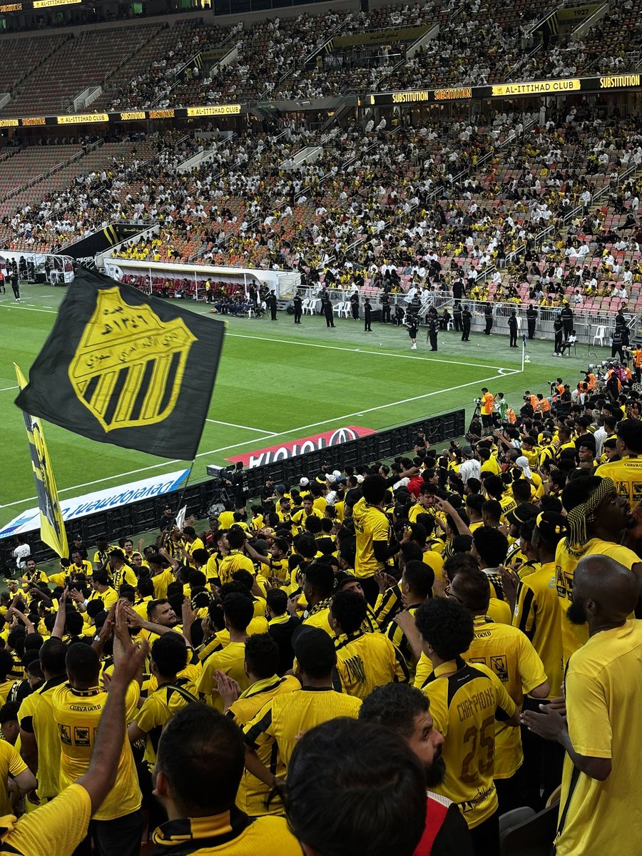 ijxn_1's tweet photo. شكرا للي حضر وساند الفريق وشجع وهتف بصوت الاتحاد شكرا لكم جميعاً نقطه واحده على الصداره المباراة الجايه ضد الفيصلي منصورين باذن الله 
💛 🖤 .

#نادينا 
#الاتحاد_الفيحاء 
#صيفية_العميد https://t.co/pltNXPb5xD