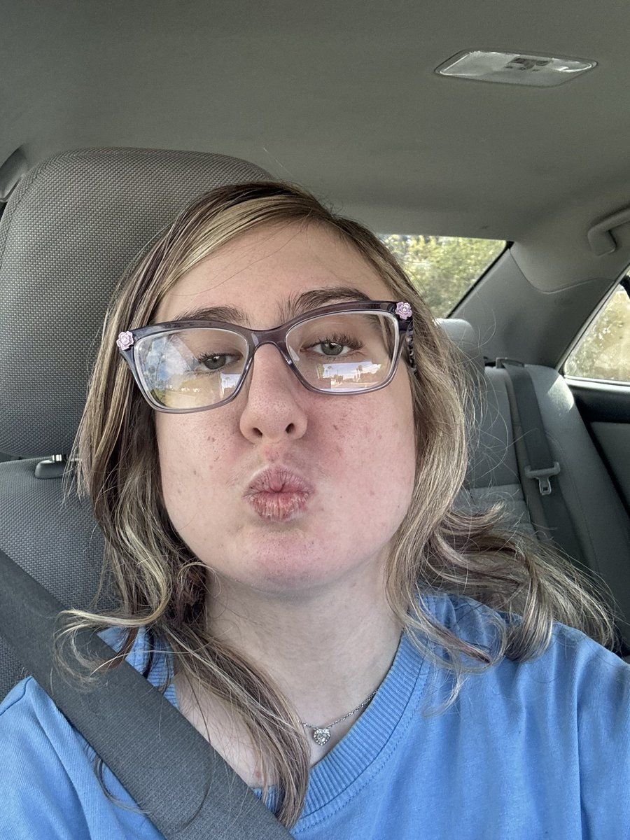 glindalivia's tweet photo. #newframes https://t.co/cq1OyXbYxF