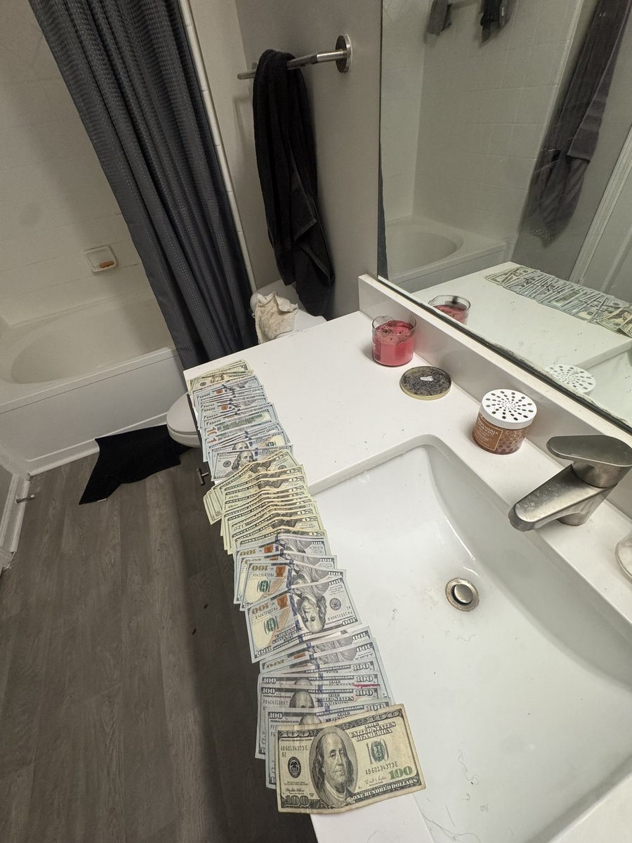 2ffoee's tweet photo. use my face card hit da plug n put da team on #LLChop #WatchuMadAtMe4 https://t.co/UKLw7a7HGt