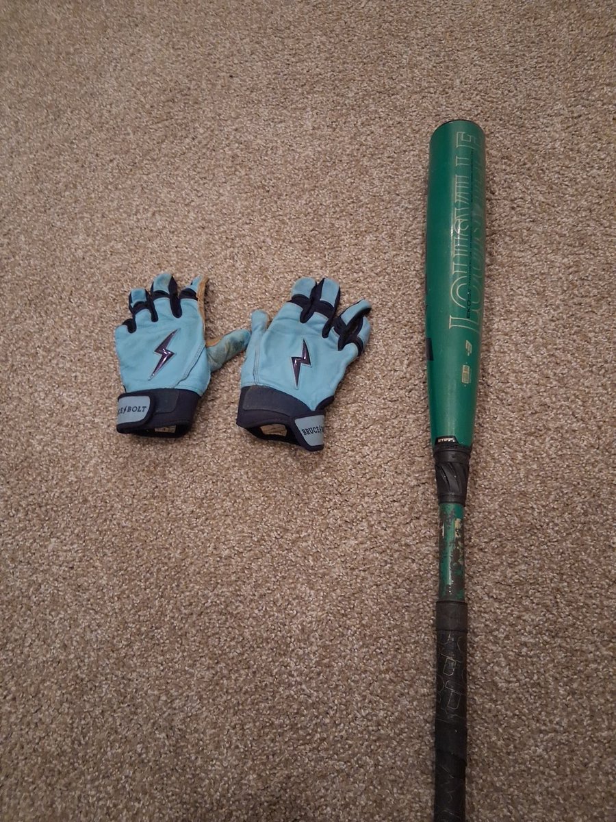 Berringer_2030's tweet photo. Worked on hitting today⚾️
Been struggling with firing the hips, have been late to the ball when hitting lately. 
Worked on firing the hips and not over rotating while generating power with my lower body.💪
#alwaysworking #work https://t.co/KxAv4XfxkJ