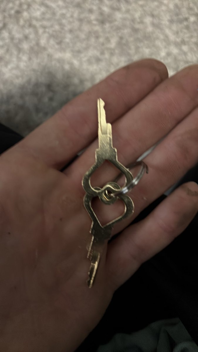 Raviolixe2b's tweet photo. Kinda want to give my key to a hot brat #findom #chastitykeys #keyholder #hotbrats https://t.co/R7xVdPbdHr