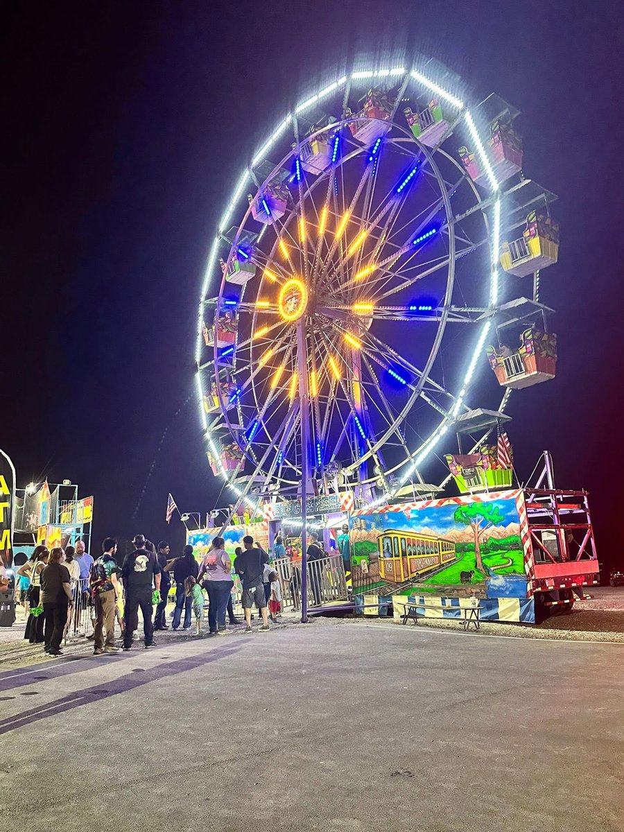 visitnorthal's tweet photo. 🎡 The Blount County Fair is back Sept. 15-19! Enjoy carnival rides, midway games, fair food, livestock shows, a horse show &amp; the Show Me Swine Racers! 🐷

🎟️ $5 admission | Ages 5 &amp; under FREE
Grab the family &amp; join the fun!

#VisitNorthAL https://t.co/hVnJBv9dtK