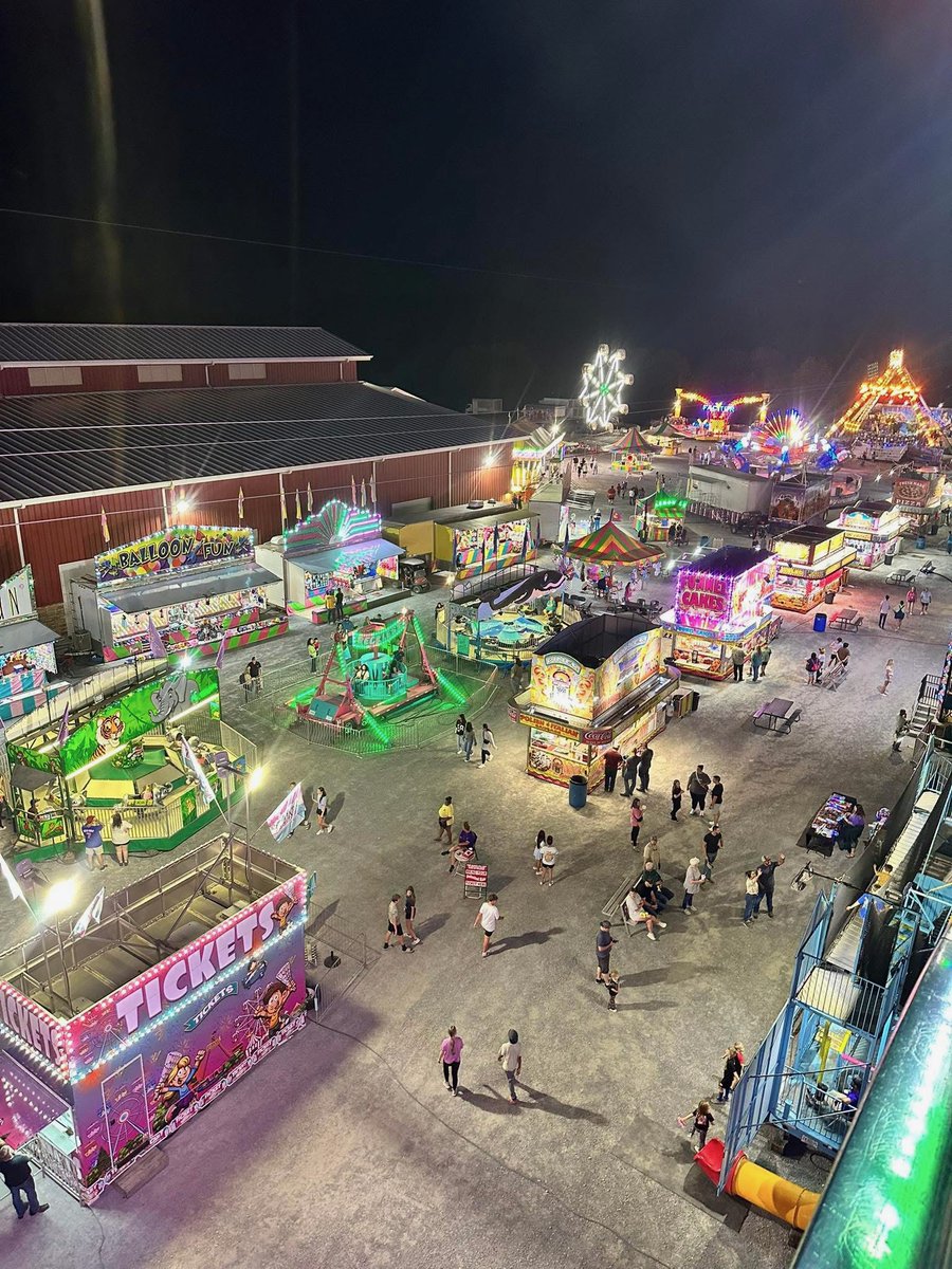 visitnorthal's tweet photo. 🎡 The Blount County Fair is back Sept. 15-19! Enjoy carnival rides, midway games, fair food, livestock shows, a horse show &amp; the Show Me Swine Racers! 🐷

🎟️ $5 admission | Ages 5 &amp; under FREE
Grab the family &amp; join the fun!

#VisitNorthAL https://t.co/hVnJBv9dtK