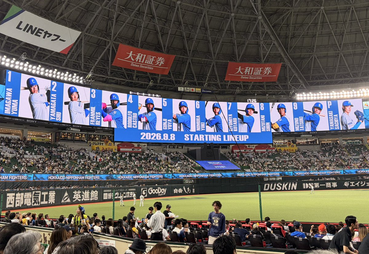 8181Hiroyuki's tweet photo. １年４ヶ月ぶりの。。👍
福岡周辺散策② ８日 
　みずほPayPayドーム　　
今回は札幌の北野さんと山崎さんと😊
昼食のあと方博多駅近くのホテルに寄りいよいよ。。⚾️ https://t.co/cArMU7zc3a