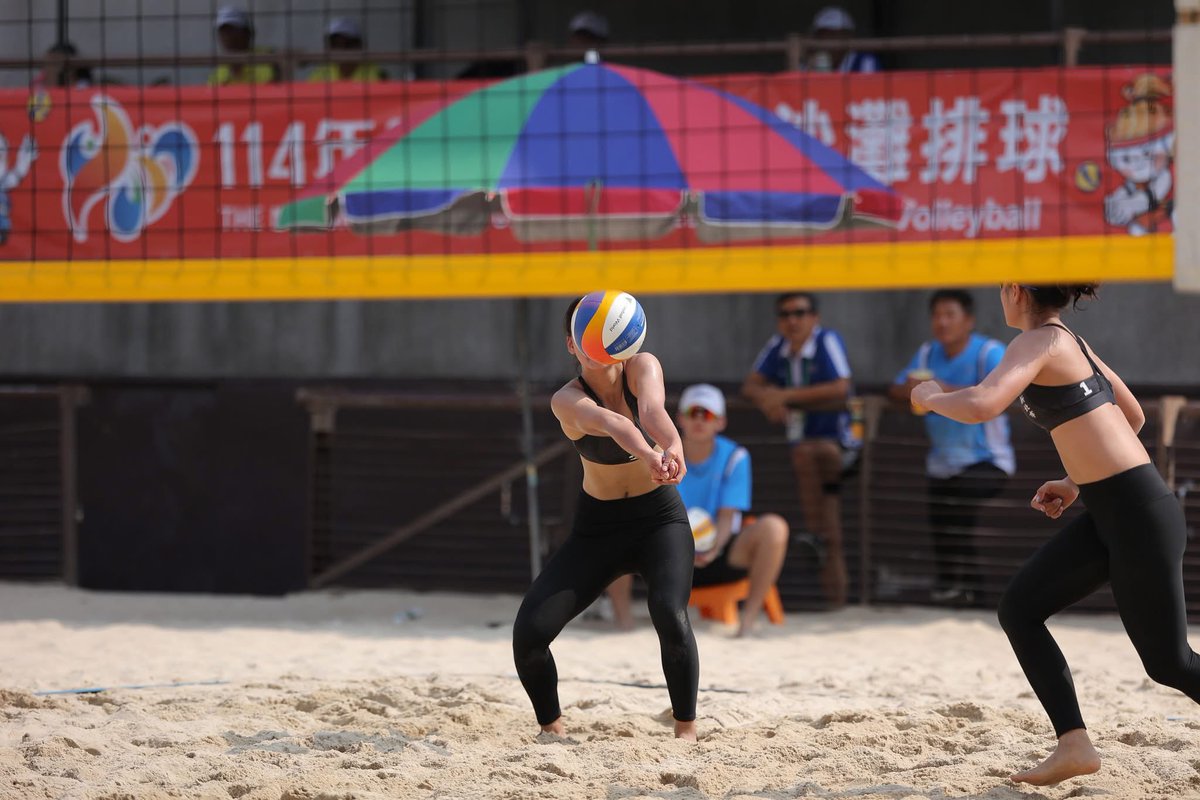 0fukkin's tweet photo. beach volleyball🏐 https://t.co/Gs2Nr01PfX