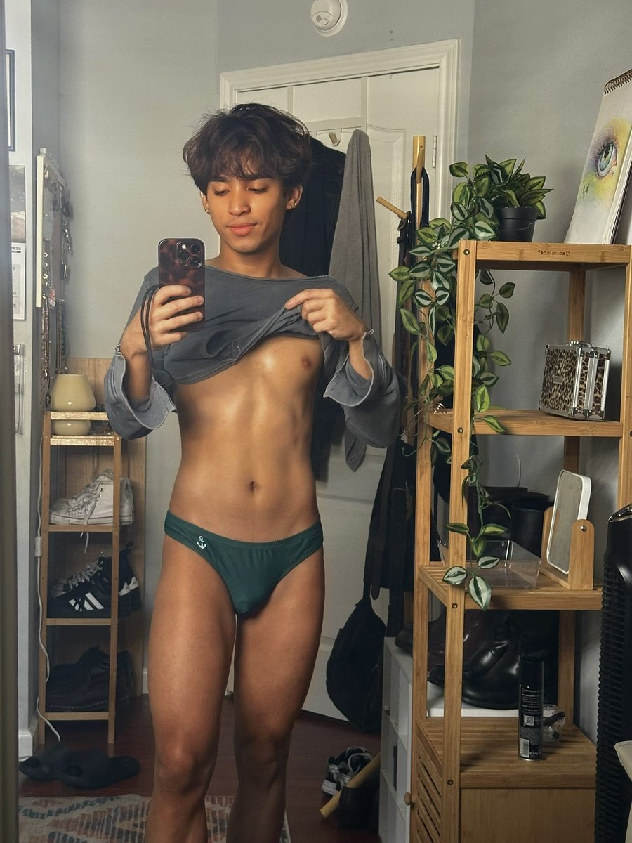 Chxxx0415's tweet photo. New speedo idc summer’s not over. https://t.co/4cDW32M3SP