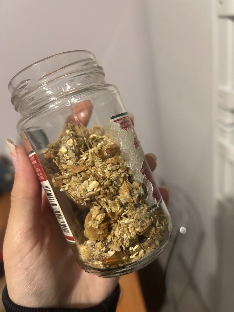 craanberries's tweet photo. Homemade Caramel-Peanut granola 🥜🥣 https://t.co/QSs8YqBzyv