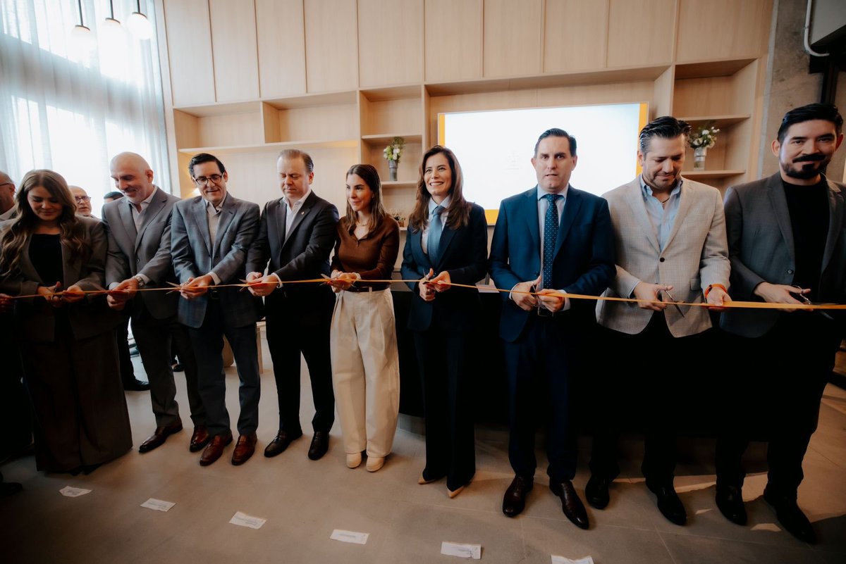 andres_dlap's tweet photo. ¿Verónica Delgadillo aplicó un Frangie?

Ayer inauguraron un museo ─perdón, Centro Económico─ en un predio que Guadalajara cedió a una inmobiliaria. La empresa ahora vende departamentos de 6 mdp ahí y presume: "ya opera como hotel".

Va 🧵 (1/3) https://t.co/7Q1M53uxvd