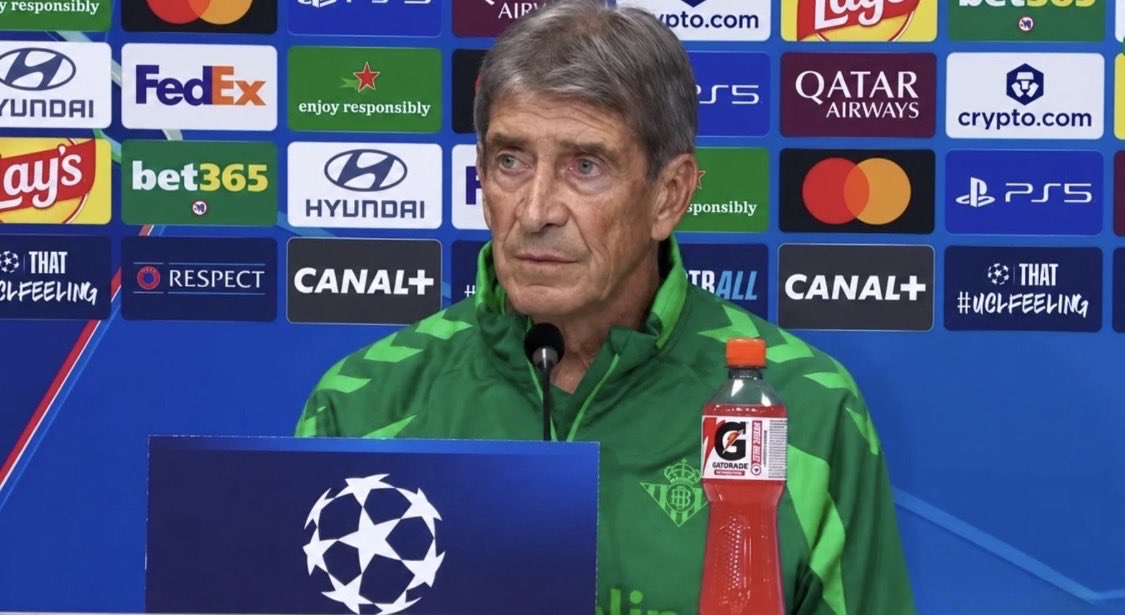 mariovalverdeee's tweet photo. Su competición favorita , la juega y se transforma , pierde los papeles , el energumeno de la champions league , tes quiero manueeeee https://t.co/Xb9NP39mlw