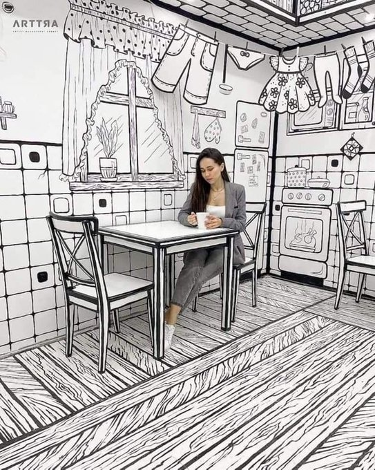 LunaGitana0333's tweet photo. Estas imagenes no son editadas. 
 Son reales, sacadas en el interior del Café BW en Moscú, Rusia.

Que fue diseñado para parecerse a un mundo de dibujos animados bidimensional o como salido del vídeo de "Take On Me" https://t.co/lQepZp5tP3