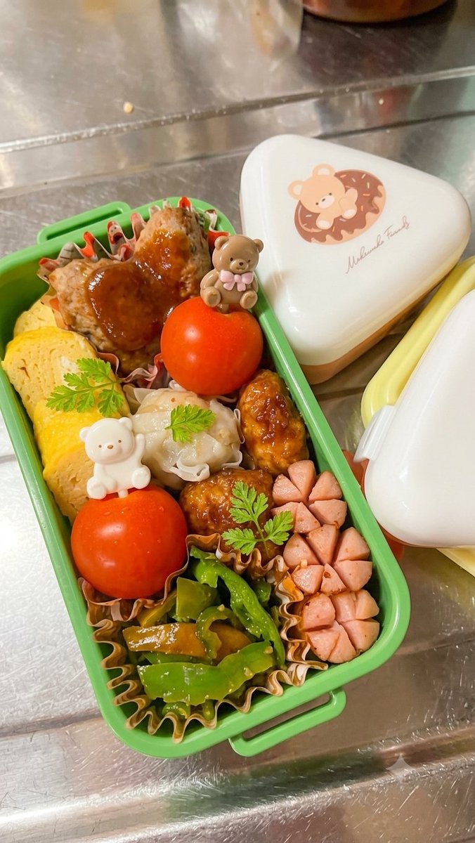 son0m's tweet photo. 今日はお弁当の日　幼稚園の頃と比べて食べる量も増え　たまーにのお弁当作りなので時間が掛かる　子供を送り出したはいいが忘れ物無いよね?とソワソワする😰
#お弁当記録 https://t.co/HZkG8jd8Rr