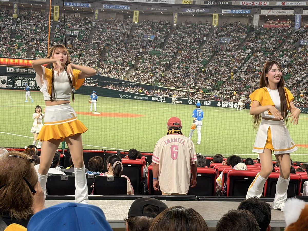 8181Hiroyuki's tweet photo. 試合結果は。。😭
福岡周辺散策③ ８日 
　みずほPayPayドーム　　
三塁側Ｓ指定席にて仲良く観戦⚾️
隣の愛媛からきたホークスファンとも😊
ただ残念ながら。。のため終了後ホテル近くの居酒屋にて反省会😓 https://t.co/N0sNjVx4Ku