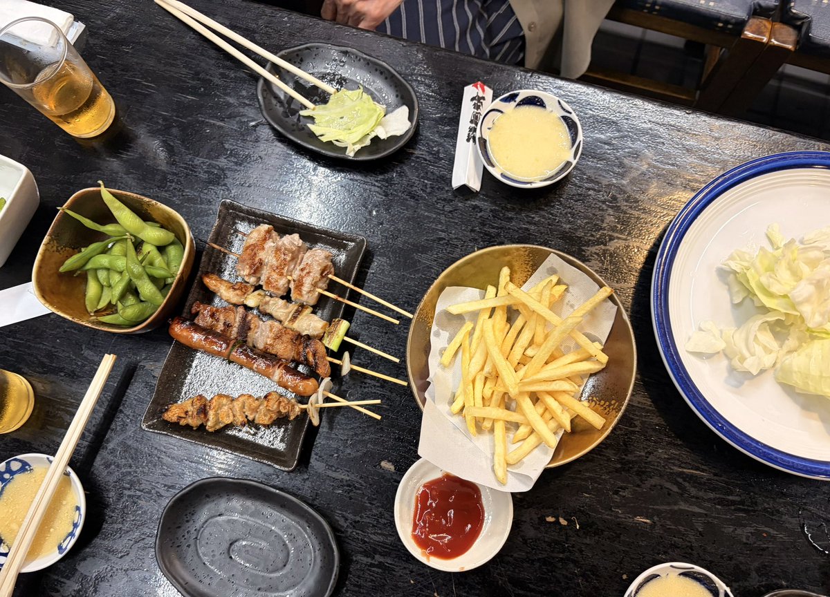 8181Hiroyuki's tweet photo. 試合結果は。。😭
福岡周辺散策③ ８日 
　みずほPayPayドーム　　
三塁側Ｓ指定席にて仲良く観戦⚾️
隣の愛媛からきたホークスファンとも😊
ただ残念ながら。。のため終了後ホテル近くの居酒屋にて反省会😓 https://t.co/N0sNjVx4Ku