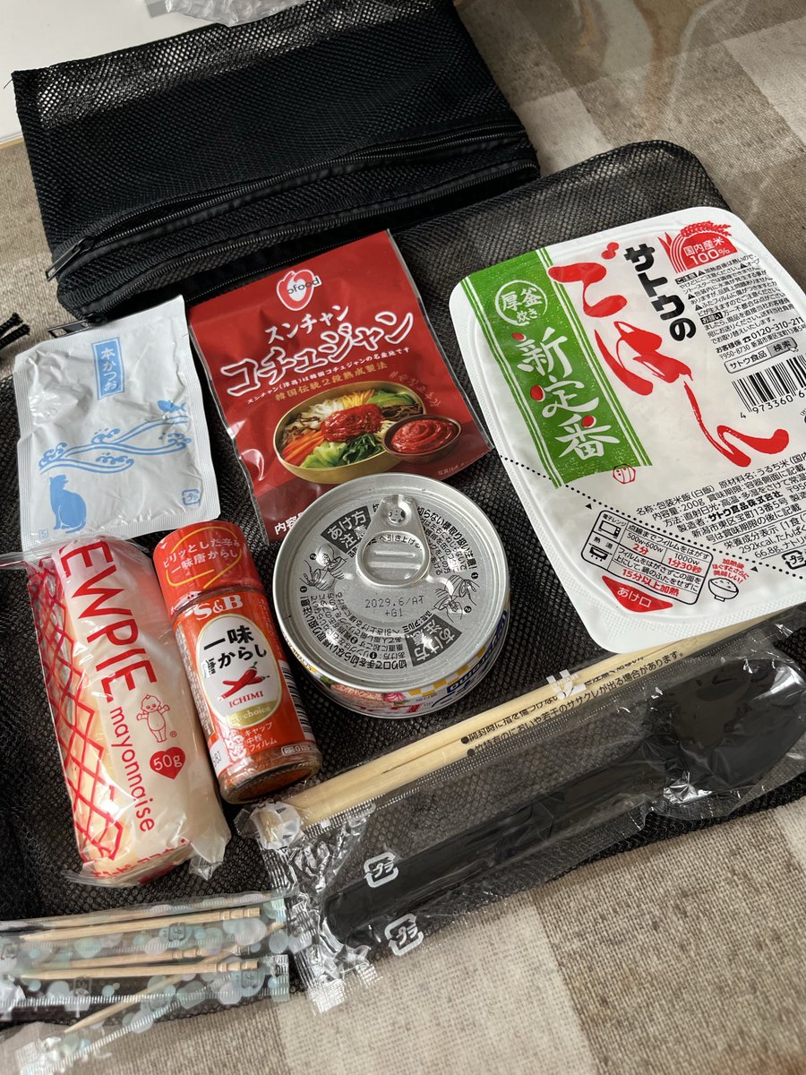 ZARAME1819's tweet photo. おはようございます！
今日は ざらめのカバンの1部
いざと言う時のご飯 
遊びに行く所は 
お湯！レンジ！があるから
サトウのご飯がチンできるꉂ೭(˵¯̴͒ꇴ¯̴͒˵)౨” https://t.co/uGMu4DE8g3