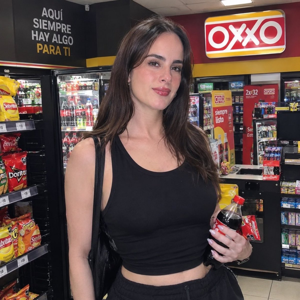 ioOLizzy's tweet photo. Me informan que Gala ya está en el Oxxo 😌😀
#LaCasaDeLosFamososMéxicoMx 
#LaCasaDeLosFamososMéxico https://t.co/xNfBdoz7Fb