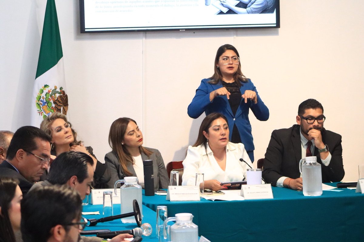 ErnestoVCPT's tweet photo. Celebramos la Primera Sesión Ordinaria de la Junta de Coordinación Política (JUCOPO), convencido de que el diálogo y la unidad son fundamentales para seguir defendiendo las causas de nuestra ciudad.

#DipErnestoVillarreal #CongresoCDMX #PT #JUCOPO https://t.co/3SpLnl2l9v
