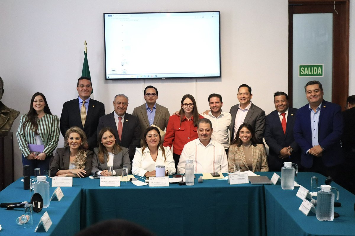 ErnestoVCPT's tweet photo. Celebramos la Primera Sesión Ordinaria de la Junta de Coordinación Política (JUCOPO), convencido de que el diálogo y la unidad son fundamentales para seguir defendiendo las causas de nuestra ciudad.

#DipErnestoVillarreal #CongresoCDMX #PT #JUCOPO https://t.co/3SpLnl2l9v