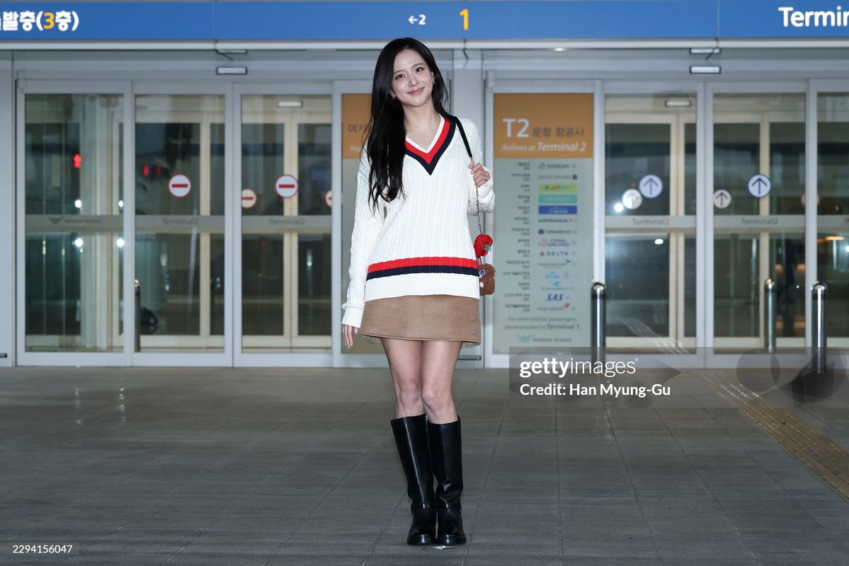CRESCENTJS's tweet photo. JISOO departing for Tommy Hilfiger Spring 2027 show in New York. Getty version. (3/3) https://t.co/JPTg4LddgF