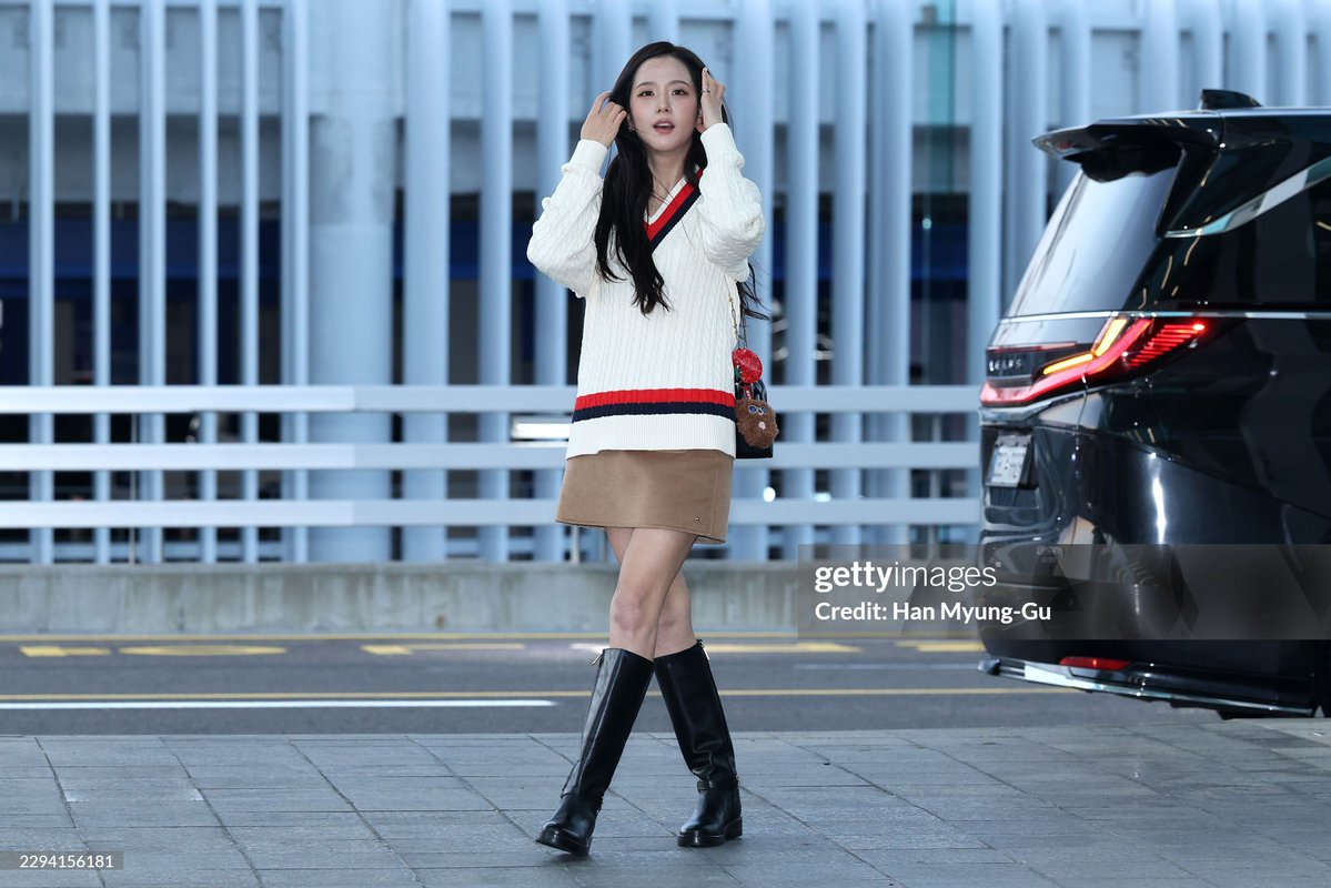 CRESCENTJS's tweet photo. JISOO departing for Tommy Hilfiger Spring 2027 show in New York. Getty version. (3/3) https://t.co/JPTg4LddgF