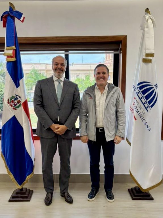 jeanluisrj's tweet photo. Recibimos al Señor Embajador José Blanco, representante de la República Dominicana en Canadá @RDenCanada.

Conversamos sobre iniciativas y oportunidades para seguir apoyando a nuestros dominicanos en el exterior, especialmente en materia de vivienda. 🇩🇴 https://t.co/8gVxwtu2Td