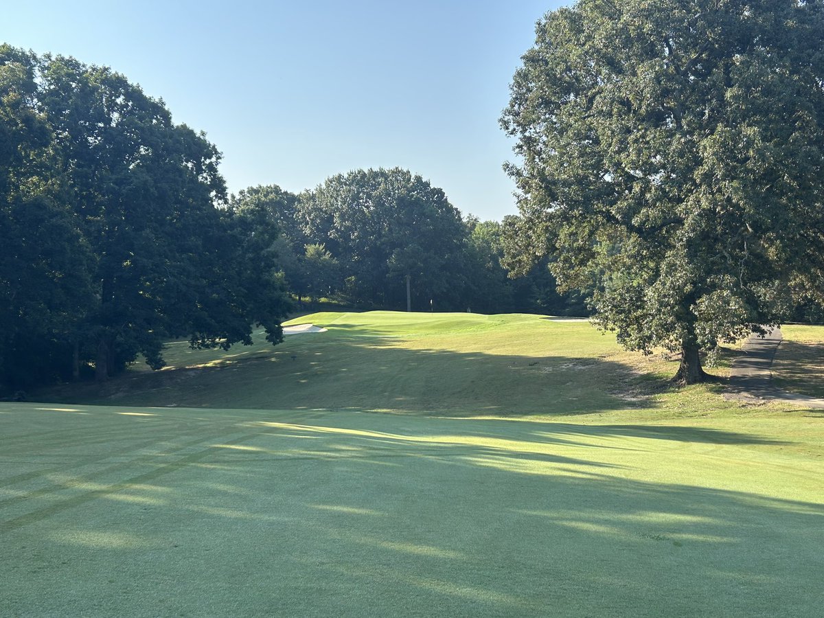 Mitchmullen15's tweet photo. Kentucky Dam Village - Calvert City, KY
Perry &amp; Press Maxwell, 1952

This is another strong course for KY’s state park system. A few standout holes, with mixes of dramatic land and updated greens that Perry would be proud of. The back nine is full of long, challenging golf. https://t.co/RWmUbinwSO