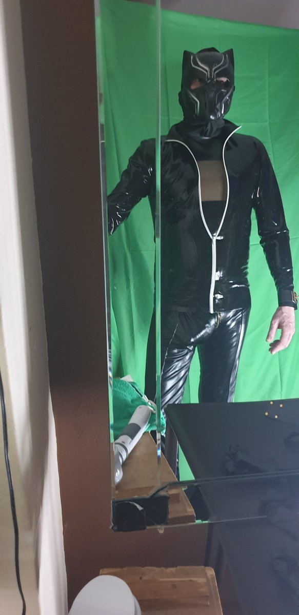 PaulBoyle162172's tweet photo. @Racoon__girl Such beaming elegance &amp; Radiant flowing beuty u have.  Sweet vibrantly beutiful latex loving Angel, so Glowingly, elegantly &amp; sensually beutiful in cropped latex top. ,🥰😍😜💯👌💋✨✨🖤🌹I'd woof woof for u anytime 👿 https://t.co/eyindnOELK