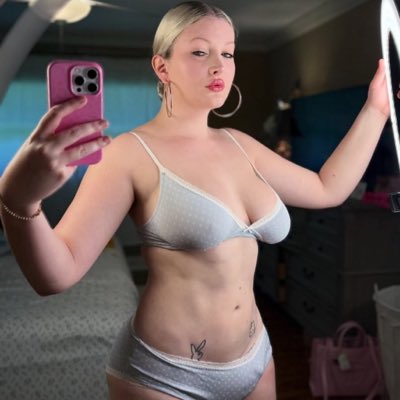 Ellabrooksiz's tweet photo. #NewProfilePic https://t.co/CWhxet6RzW