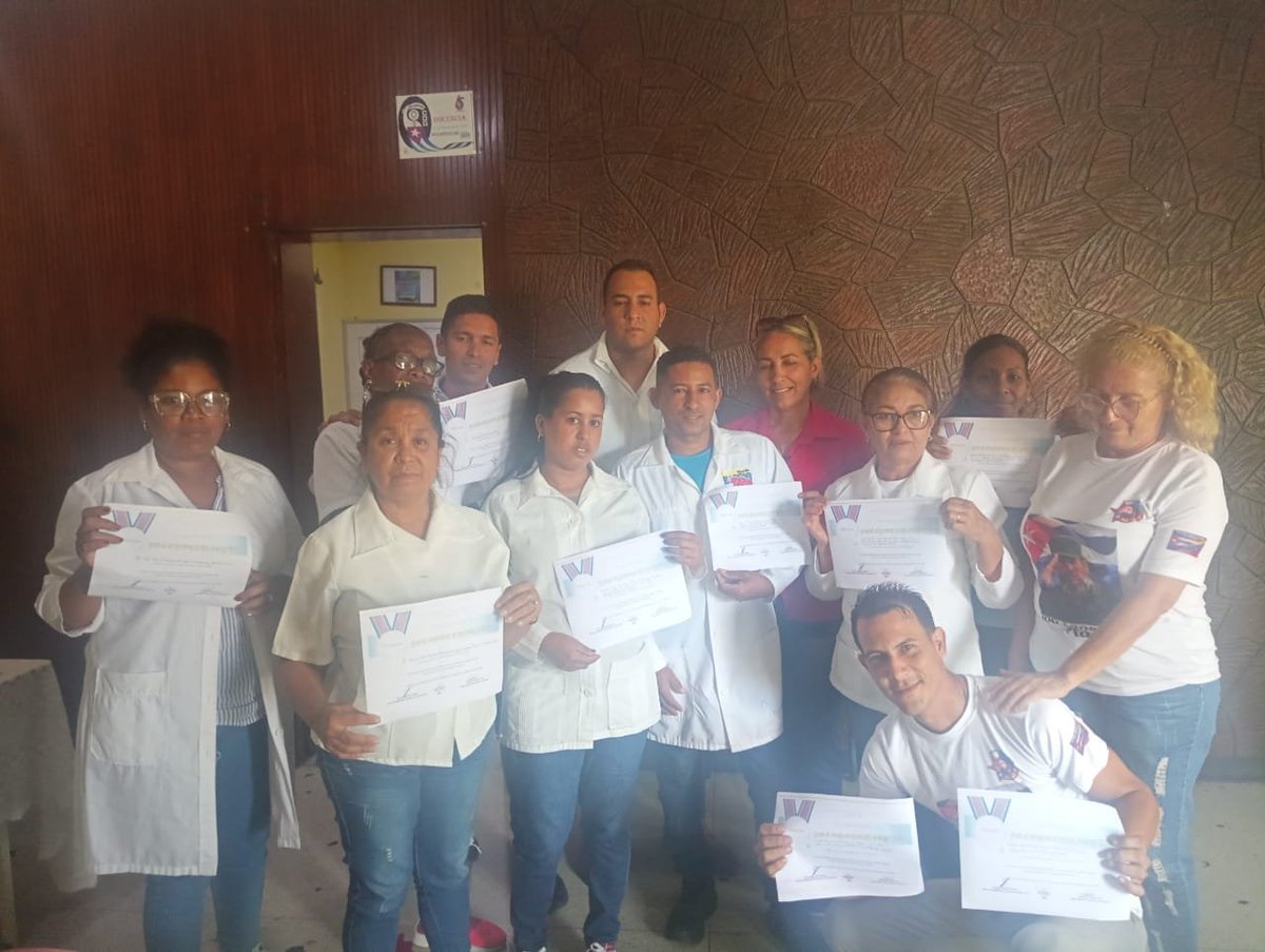 LAR_2025's tweet photo. Se realiza Jornada Científica de Medicina Familiar, con trabajos científicos orientados a dicha especialidad, resultando Relevante: "Diabetes Mellitus.Presentación de caso" por el Dr. Yorleidis López, Diplomante en Terapia Intensiva del CDI Casa Sindical.#CubaCoopera https://t.co/eAmbsw8AGD