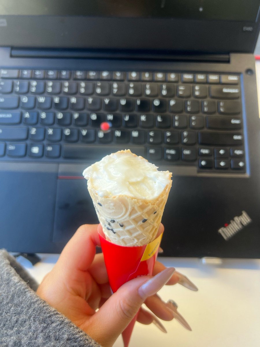 AliSahingpby's tweet photo. Just tripped over a random cable in the office and my energy drink splashed all over my laptop’s keyboard. My intern just handed me a tiny umbrella for my desk. Today’s chaos is actually hilarious. https://t.co/uCg3vjCvtO