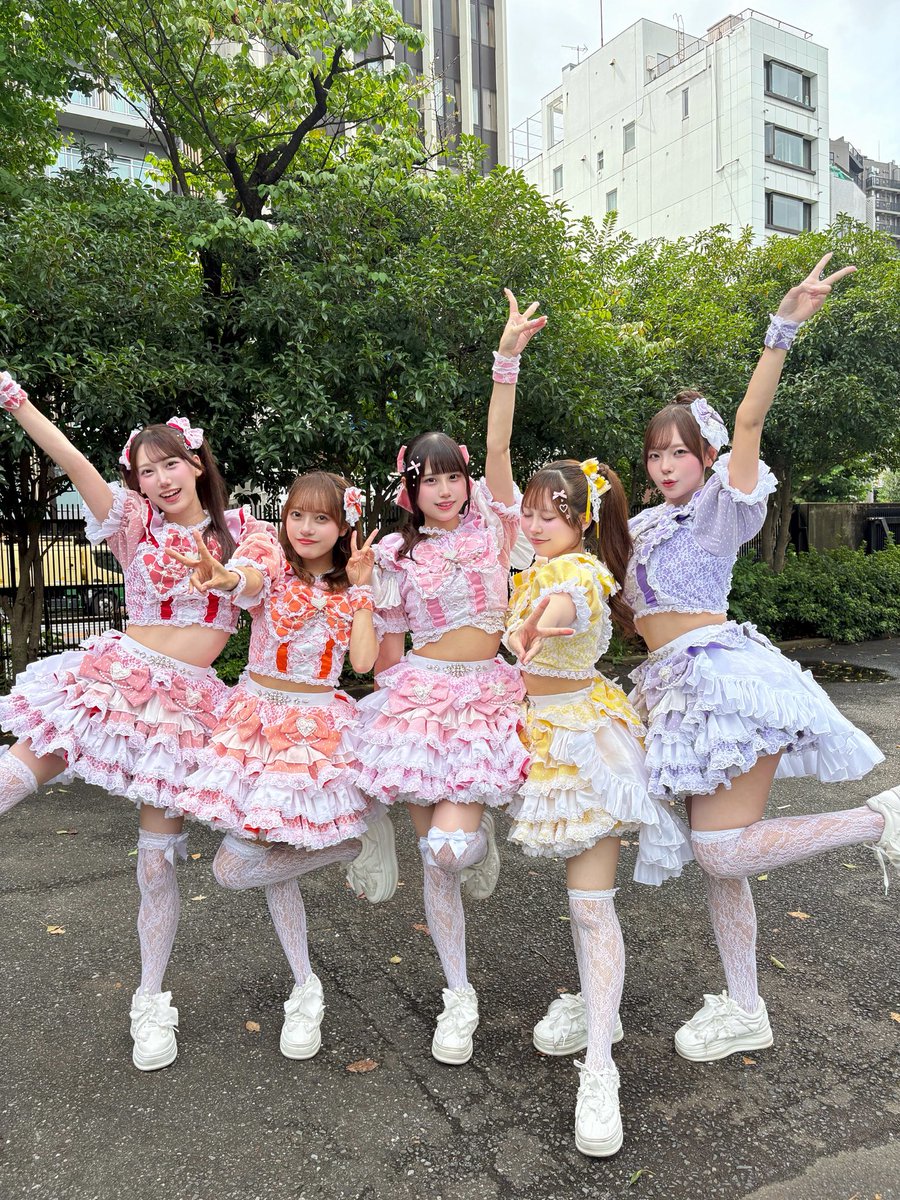 MOCOLE_official's tweet photo. 本日の『 Etoile -After Summer- 』にお越しくださりありがとうございました！
なんと快晴でのライブでした！☀️
そしてモーコレちゃんと一緒に早起き大成功💮⟡.·
平日の早い中本当にありがとうございました！
次のライブは9/12 2本ライブです！
よろしくお願いします！🪄💞
#モーコレ https://t.co/P9sc0O74kB