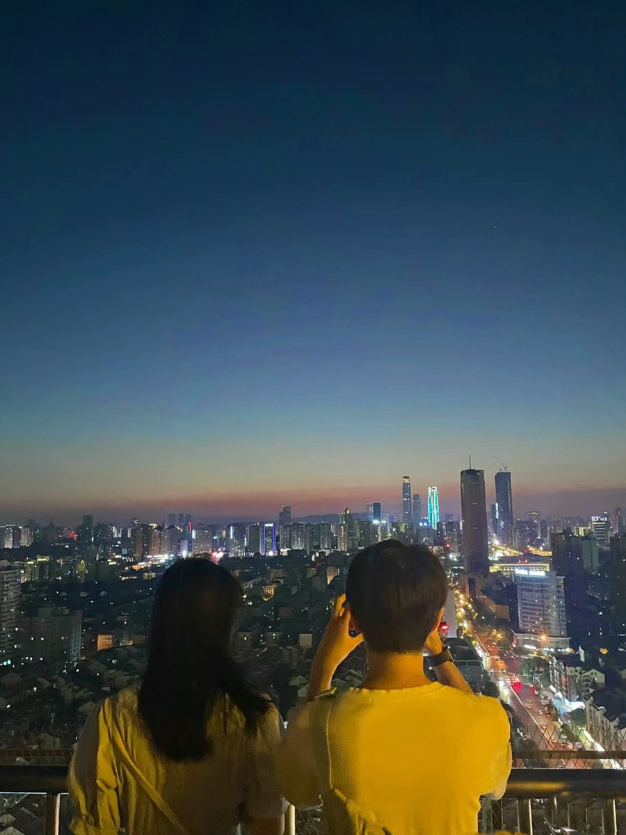 nancy_adam50887's tweet photo. Missing my person miles away, but our 2am voice call and shared playlist make every distance feel smaller. Sending you a virtual hug through the screen!， https://t.co/IHnTKT7BhQ
