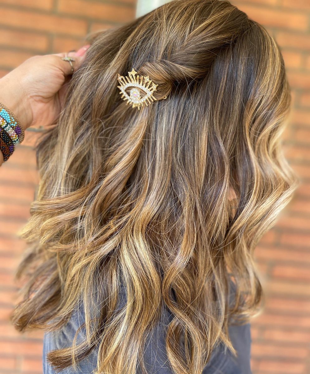 MyrtisGruca's tweet photo. Lift: @wellahairusa 
Foils: @framar 
Foiling board: @productclub 
Tone: @redken 
Styling: @dyson 
@babylissprousa 
Babe: @heybrittney_xo https://t.co/wz8Mh4AAqK