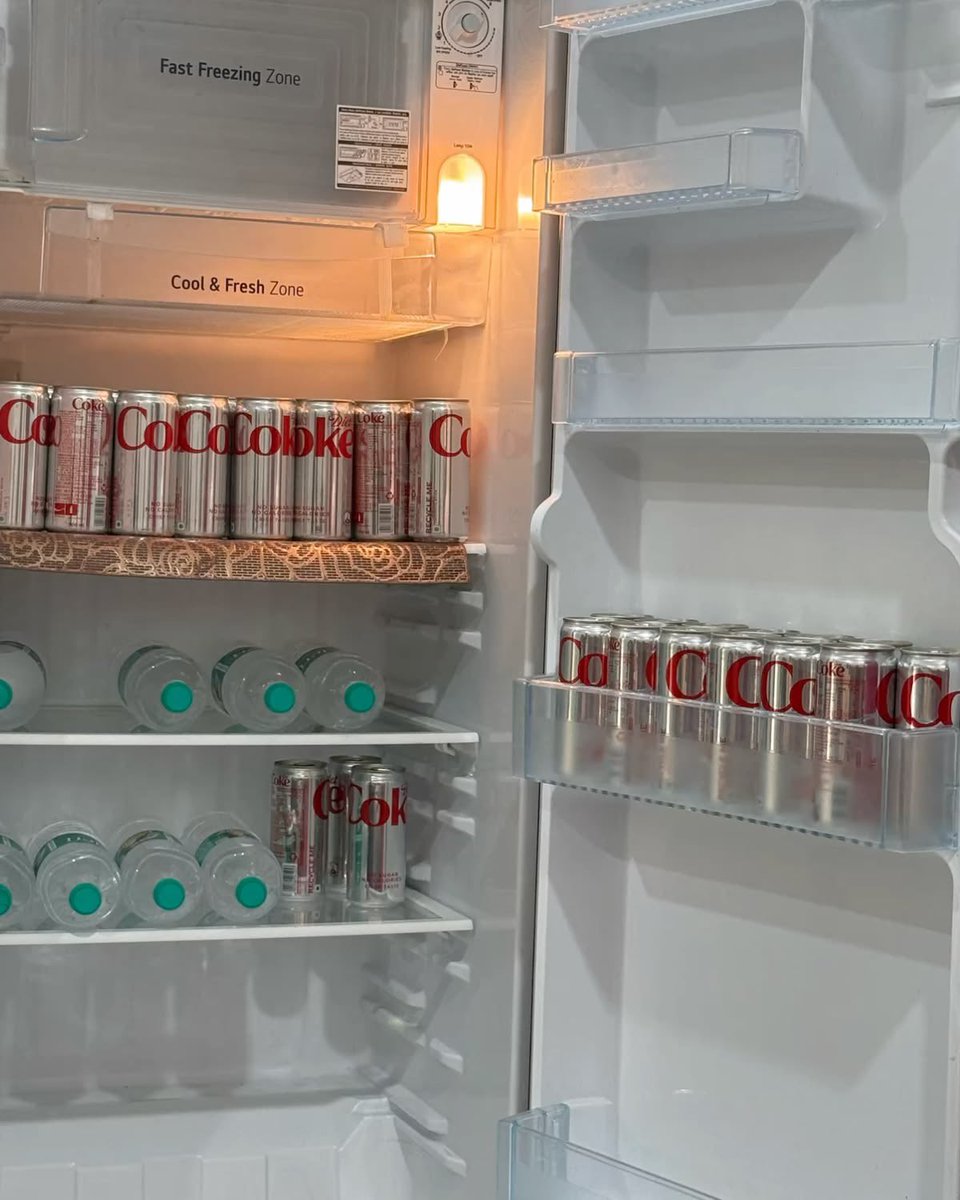 FlowerForFraise's tweet photo. Me and my partner are both anorexic.and we’re moving in together. Our house abt to look like this 💝 https://t.co/AaRzWzByWW