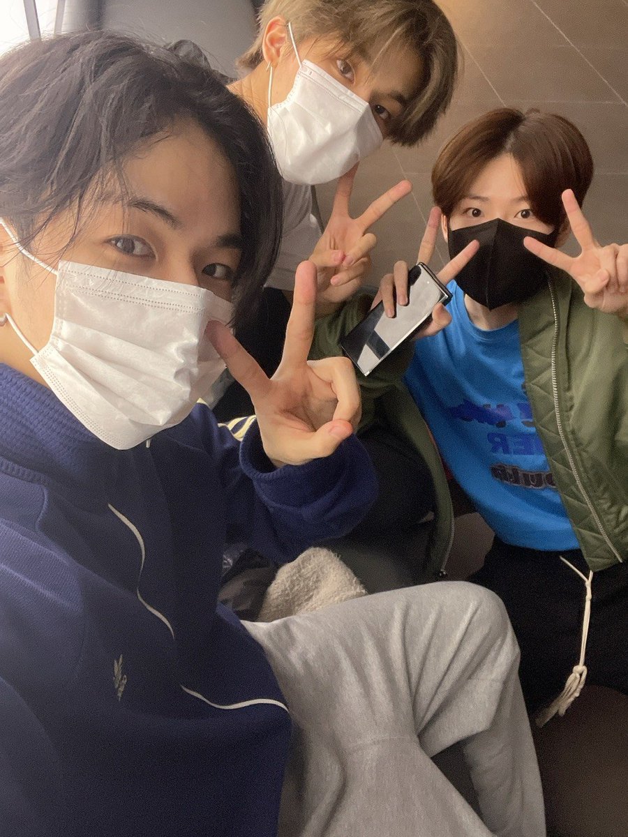 pictoru_'s tweet photo. คำอวยพรแจฮยอกถึง จุนกยูมอน😭😭😭

🦁: จุนกยูฮยอง~ สุขสันต์วันเกิดนะ!!!!!!! พอไม่ได้เห็นรอยยิ้มของฮยองแล้ว มันทั้งคิดถึงและรู้สึกว่างเปล่ามากเลย เชื่อว่าฮยองจะสบายดีอยู่นะ วันนี้ก็ขอให้ฮยองมีความสุขมากๆ ใช้เวลาในวันนี้อย่างมีความสุขนะ

ฮยองคือซูเปอร์แมนของผมเสมอเลย รีบมาเจอกันตอนที่ฮยองแข็งแรงดีนะ!!!! จุนกยูมอน!!!!!!!!!