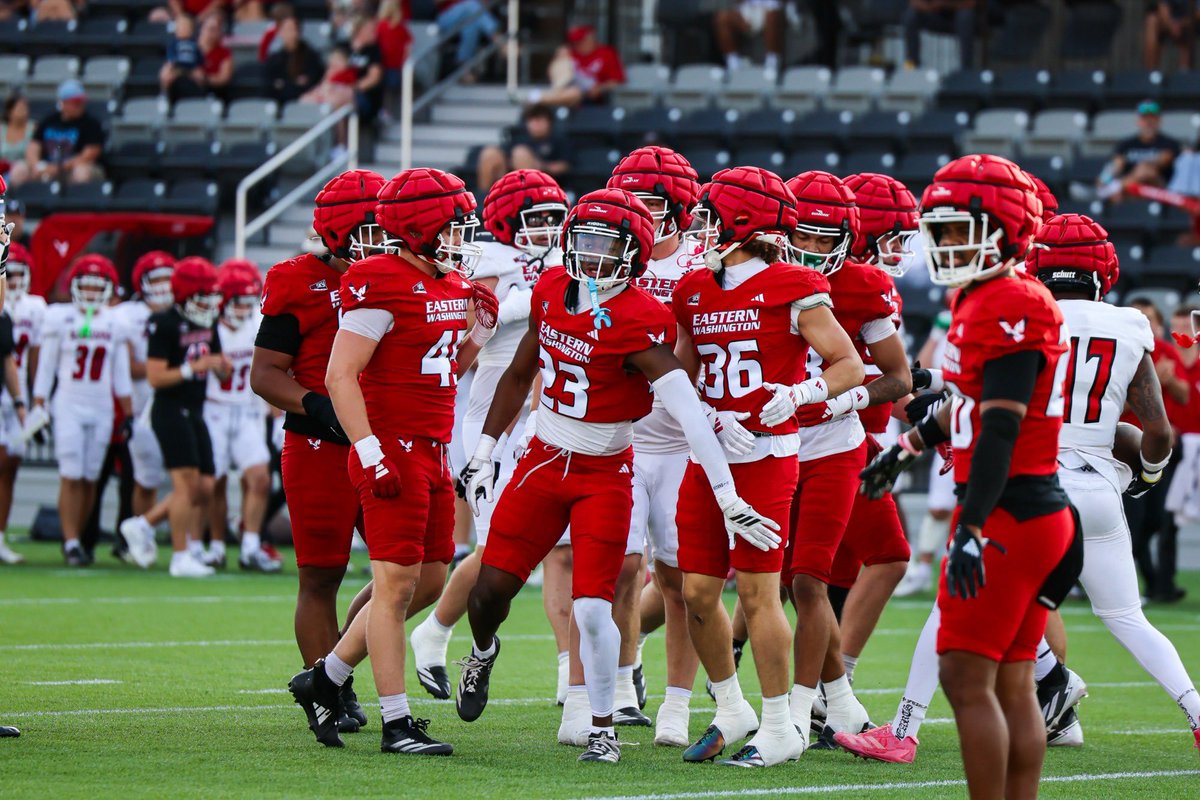 FCRecruits's tweet photo. LETS DISCUSS RECRUITING 

C/o 27, 28, 29 &amp; 30! If You Are Interested In Being Recruited By Eastern Washington University ( @EWUFootball ) COMMENT film, RETWEET &amp; DM us. We Are Sending Over Playmakers For Evaluation.

Coaches &amp; Parents Reach Out!

#TheHomeOfRecruiting🏭 https://t.co/lKampE7mHV