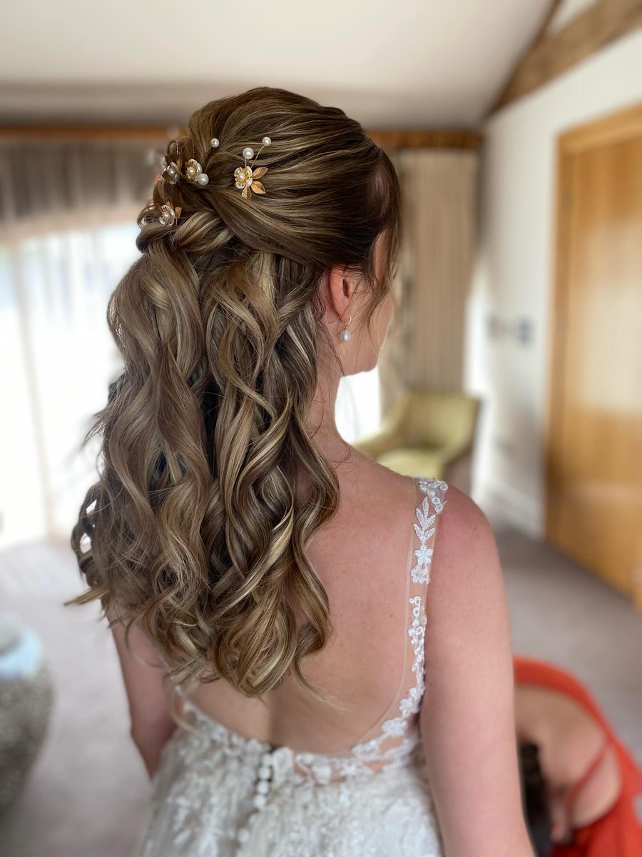 MaximaGranvold's tweet photo. A half-up bridal hairstyle is more than pinning sections back—it’s shape, movement, and soft, touchable texture. Each curl is carefully placed to hold all day. Romantic, elevated, and effortlessly beautiful. https://t.co/YW6DOpuxRQ