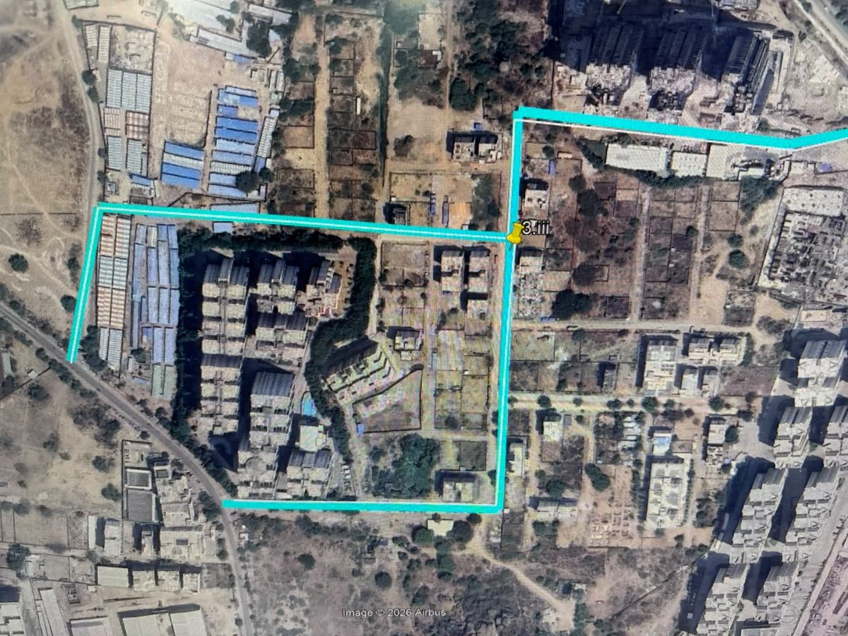 munthakrao's tweet photo. @DIR2PLG_HMDA @DIR1PLG_HMDA Sir, with due respect. What’s mastery in master plan when it can be altered in such unscientific manner?! Which of the below look professional town planning?! One is original and the later one is recently altered plan?! We are temporary City is forever https://t.co/uOPKCOzpSA