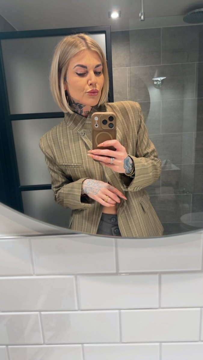 SheenaStevhc's tweet photo. They say hair holds memories—maybe pain too. Yesterday, I didn’t just cut my hair. I let go of four years of doubt and struggle. Thank you for making me feel safe, seen, and held through it all. https://t.co/zDFZb0qSlV