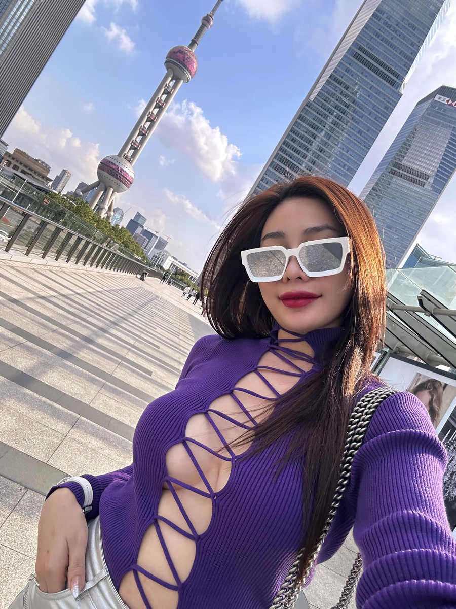 PeggieBarnf0's tweet photo. 自分を客観視した時、そこには知らない誰かが立っているような違和感がある。@grok どう思うかな。 https://t.co/1X3MtDoahq