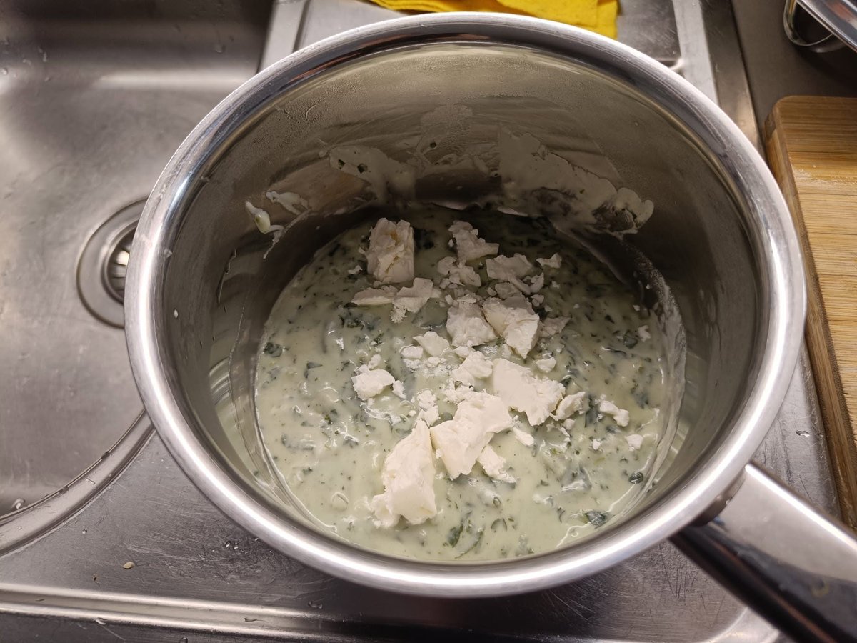 HilpoJuhana's tweet photo. Breakfast
Pancakes with feta and nettle béchamel, boiled eggs and vegetables
These are usually eaten with jams and other sweet toppings.
1/3
#pancakes #finnishpancakes #nettle #feta #beachamel #finnishcuisine #homemade #homecooking https://t.co/wnRHWvcyd5
