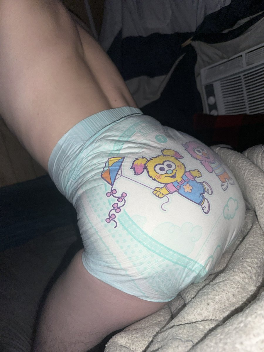 NERVOUS_EOW's tweet photo. Diapers are better to sleep in then undies🤪 #diaper #abdl #ddlg #diaperbutt #diaperboy https://t.co/2rVK57CHVd