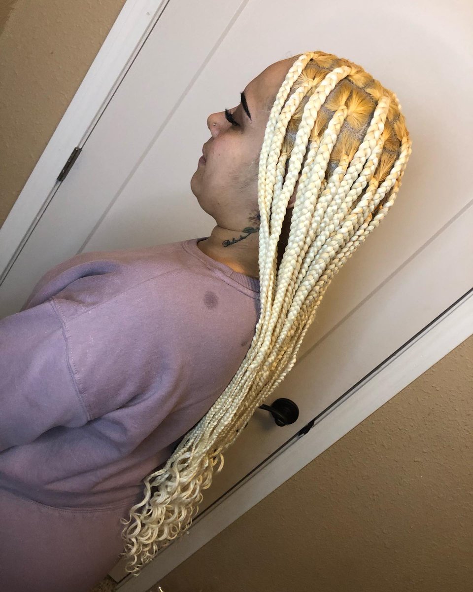 BibiKeelyxwb's tweet photo. Beauty in white: medium knotless braids. When is your appointment? Book today. https://t.co/c1oGE9FMWu