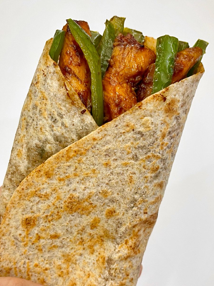 AsyaBozkurr6cc's tweet photo. Quick u0026 delicious protein-packed veggie wrap: whole grain tortilla, grilled chicken, fresh spinach, avocado u0026 cherry tomatoes. Perfect post-workout or light lunch! https://t.co/MdON4jvjjU