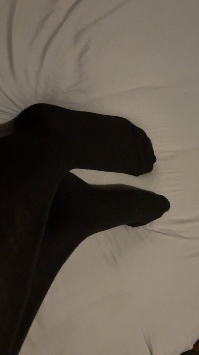 eroticestrela's tweet photo. i’m not greet with feet pics just yet :< puppy will try harder next time! #feet #feetfetish #feetworshi̇p https://t.co/c9f1VKa4Il