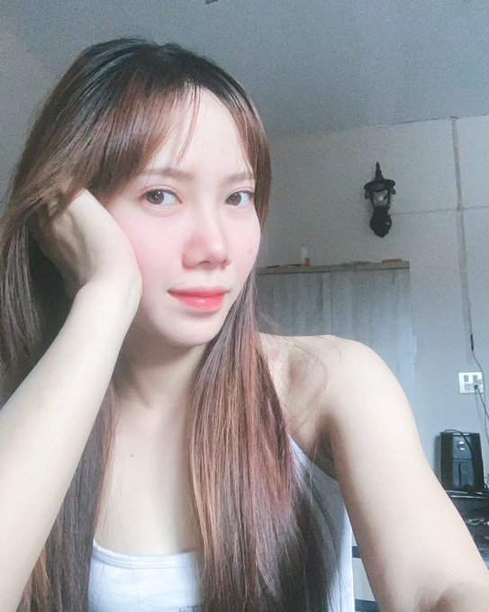 qioaskx's tweet photo. วันพุธที่แสนสดใส 
#สาวสวยน่ารัก #GMMTVLiveHouse #MerrezcaXTleFirstone  #พี่ตี๋น้องบี๋ https://t.co/wCugmCbUpP