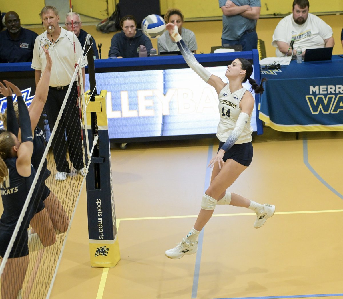 MerrimackWVB's tweet photo. 📸 from tonight’s home opener vs UNH https://t.co/I6mC12sT0L