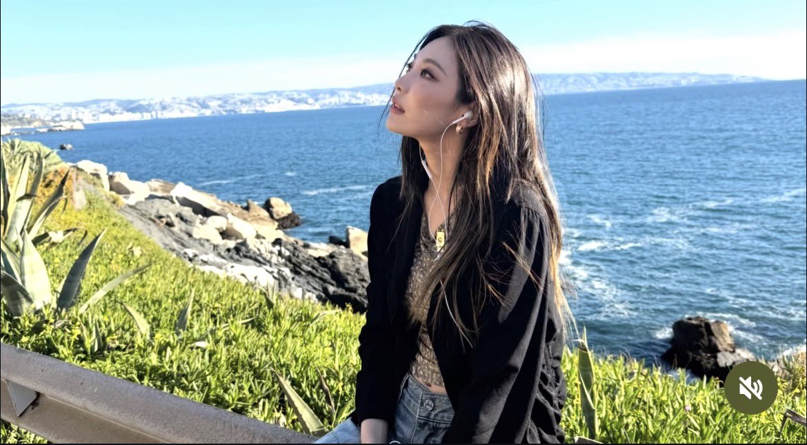 notnsiwe0109's tweet photo. el concepto de que la ningning haya ido a viña del mar, siendo el concierto en santiago 😭🙏🏻🇨🇱💗 ellas de verdad amaron chile https://t.co/XgWdYmleh9